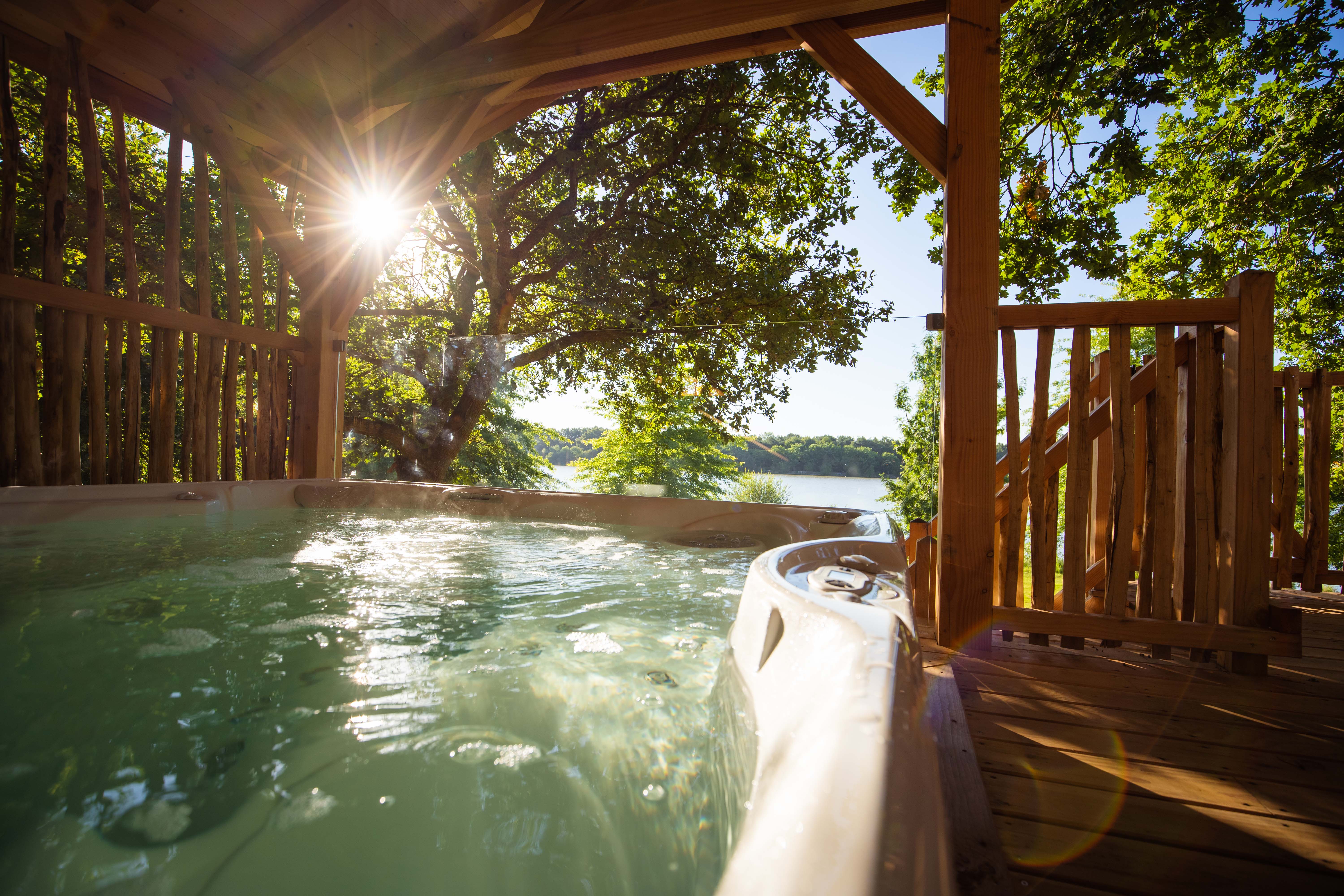 Location - Premium Cabane Dans Les Arbres 30M² Avec Spa Et Terrasse Semi Couverte De 30M² - Flower Camping du Lac de La Chausselière