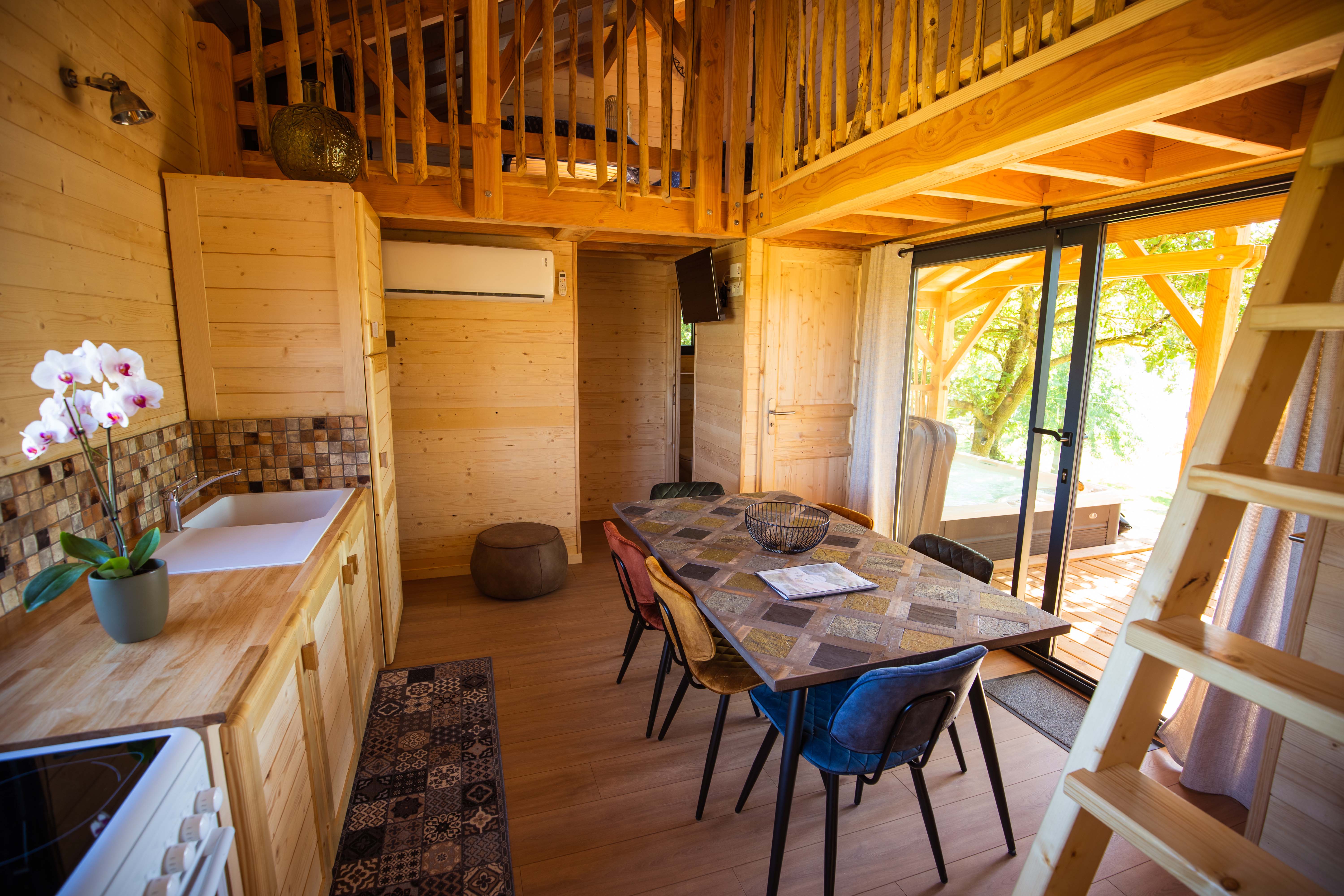 Location - Premium Cabane Dans Les Arbres 30M² Avec Spa Et Terrasse Semi Couverte De 30M² - Flower Camping du Lac de La Chausselière