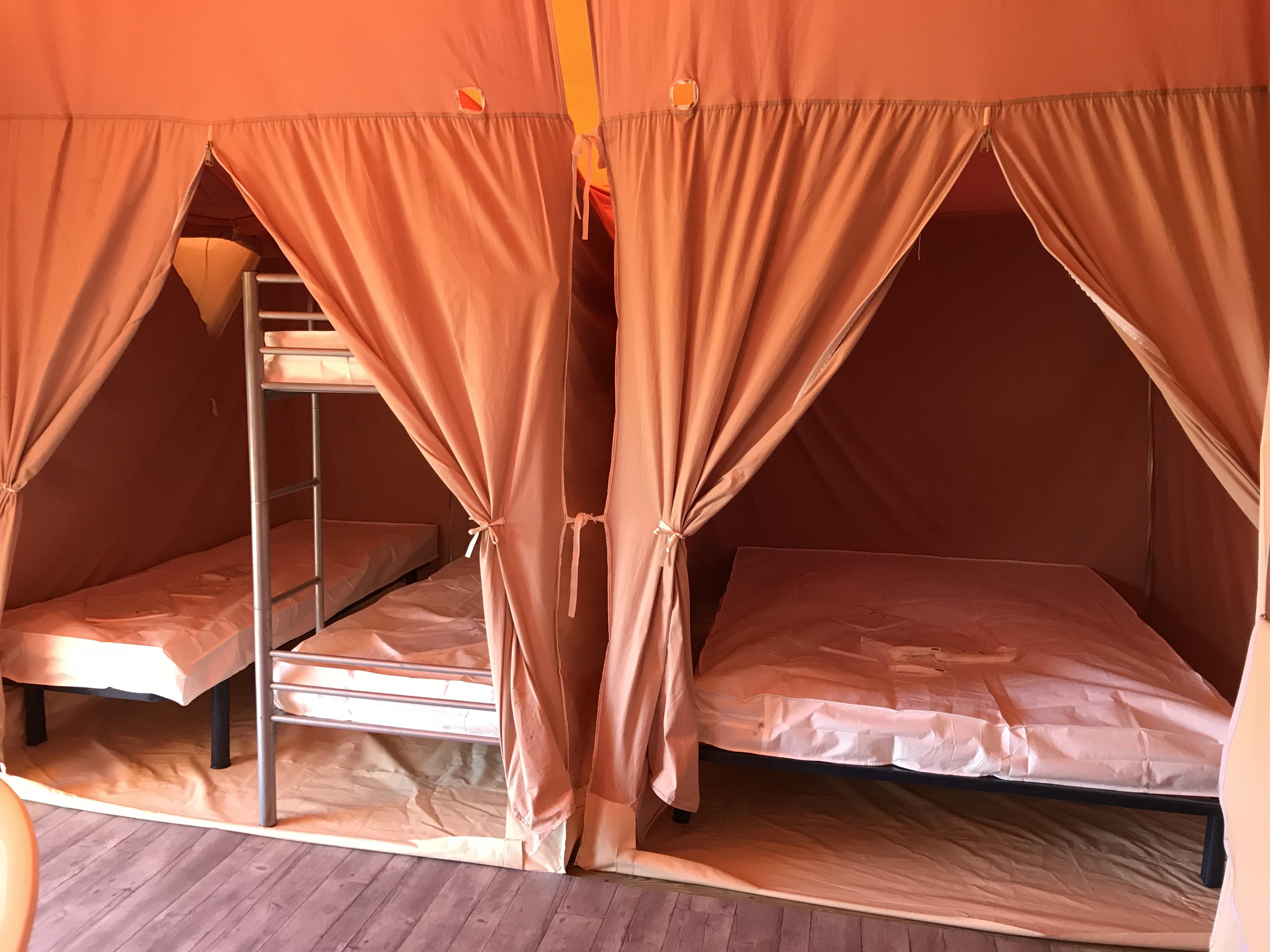 Location - Tente Lodge Canada 2 Chambres - Camping le Kervastard