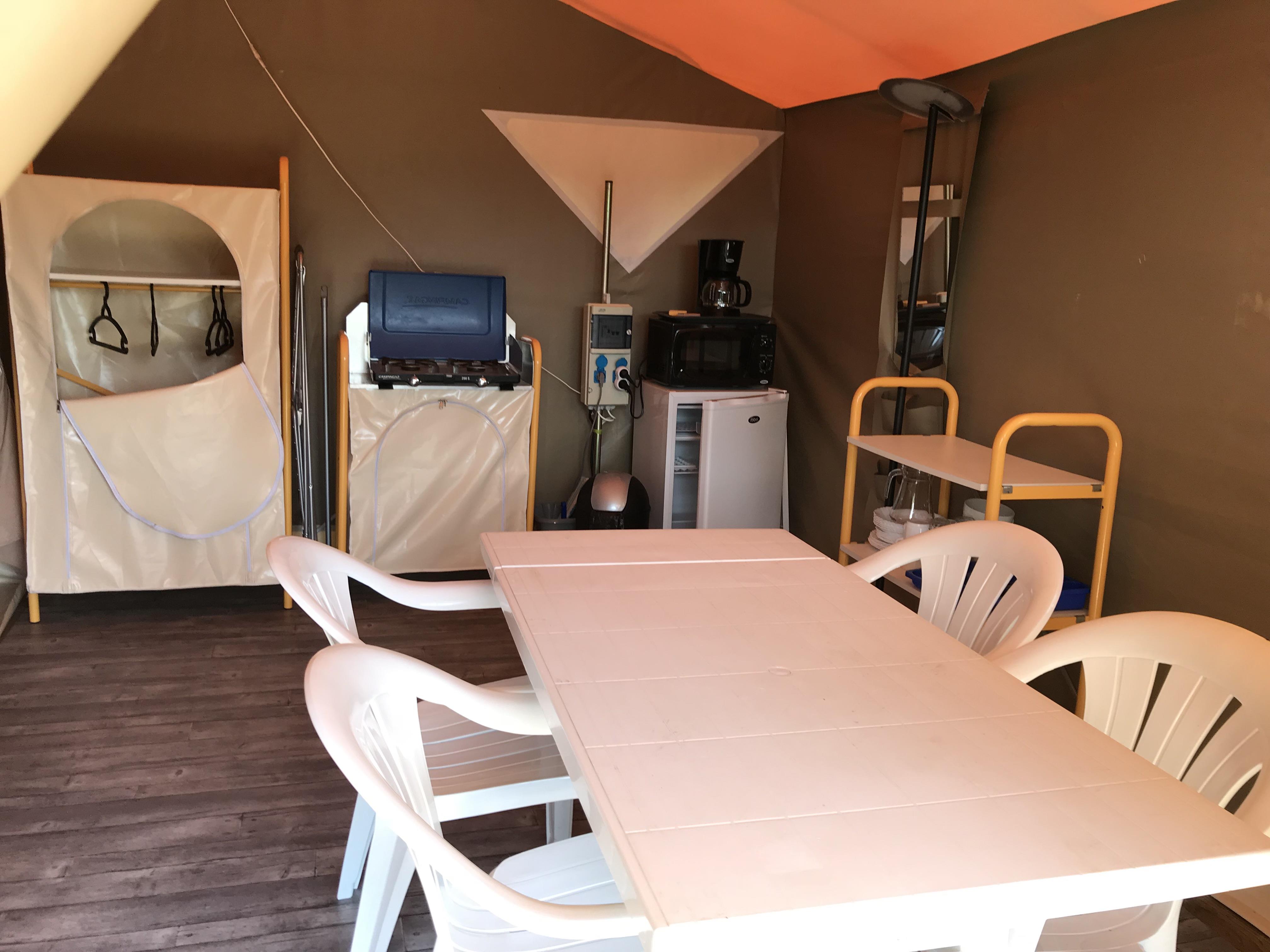 Location - Tente Lodge Canada 2 Chambres - Camping le Kervastard