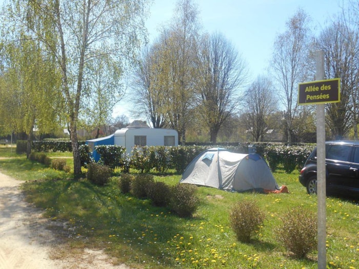 Forfait Emplacement + 1 Véhicule (Sans Électricité)