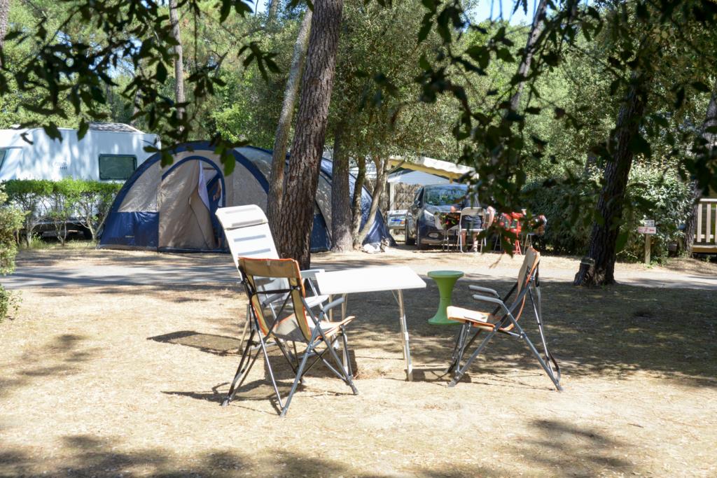 Premium Package: Pitch 10 A+ Water+Table And 6 Chairs+ Fridge + 1 Grill+2 Transats+1Car Premium Package: Pitch 10 A+ Water+Table And 6 Chairs+ Fridge + 1 Grill+2 Transats+1Car
