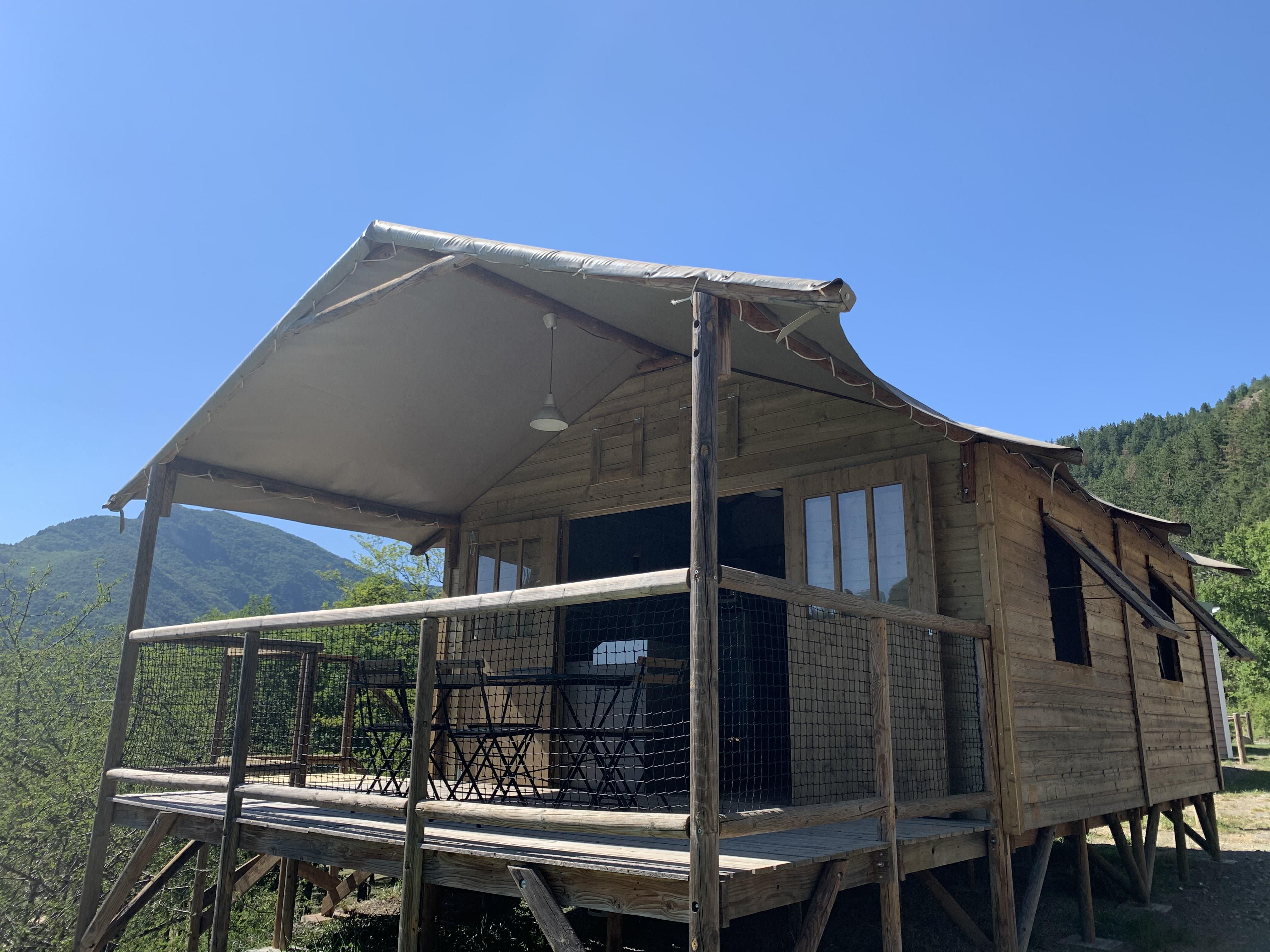 Location - Cabane Lodge Sur Pilotis 34M² 2 Chambres Dont Terrasse Couverte 10M² - Flower Camping Le Clot du Jay