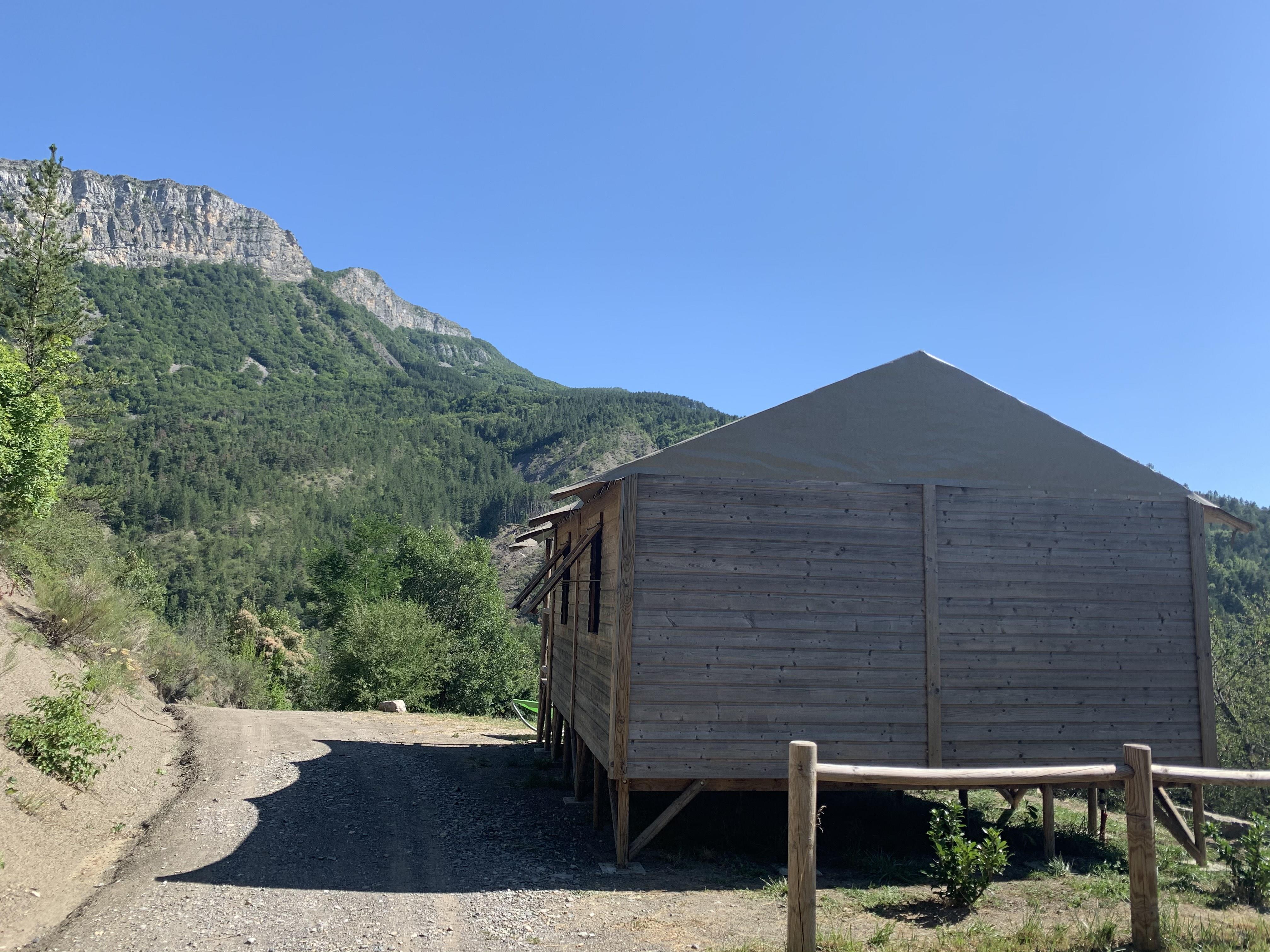 Location - Cabane Lodge Sur Pilotis 34M² 2 Chambres Dont Terrasse Couverte 10M² - Flower Camping Le Clot du Jay