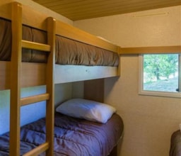 Location - Caravane Tracinelle 11M² Sans Équipements Sanitaire. En Juillet/Août Jour D'arrivée Le Dimanche - Camping SOLEIL LEVANT