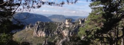 Location - Caravane Vintage Équipée, 2 Personnes Incluses - Camping LES CERISIERS