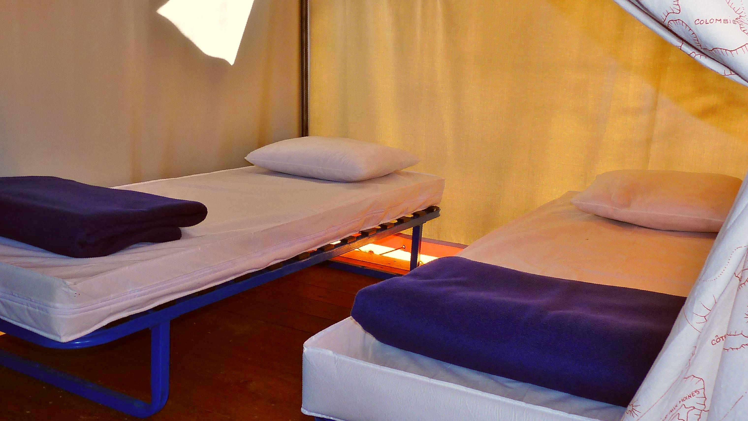 Accommodation - Canvas Bungalow By The Lake - Camping LA ROMIGUIERE