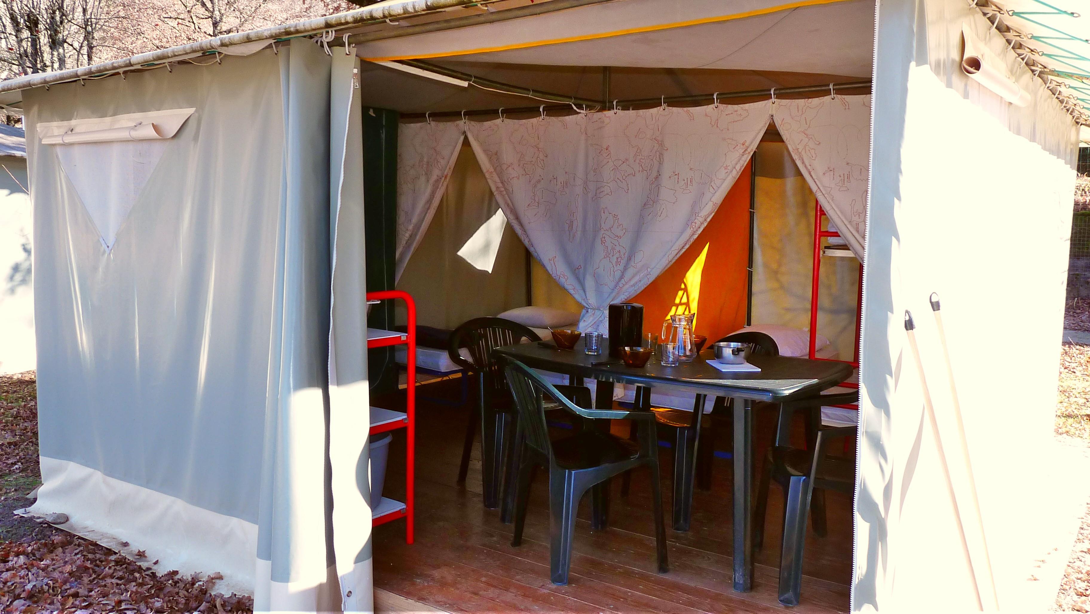 Accommodation - Canvas Bungalow By The Lake - Camping LA ROMIGUIERE