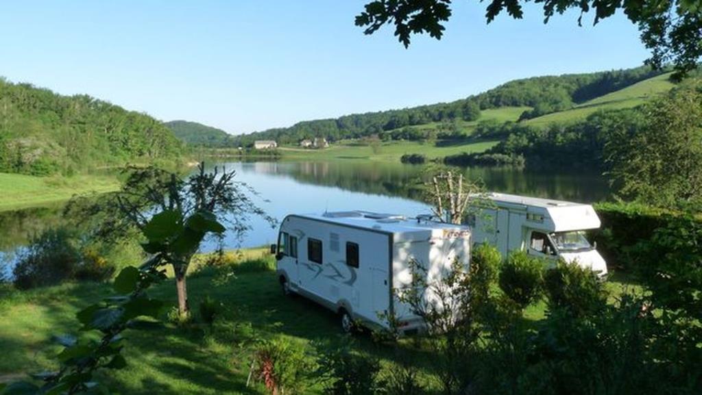 Pitch - Pitch Selves (With Direct Access And View To The Lake)) - Camping LA ROMIGUIERE