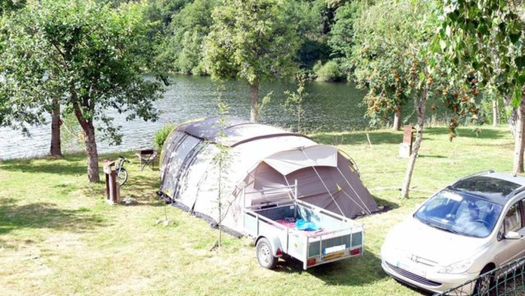 Pitch - Pitch Selves (With Direct Access And View To The Lake)) - Camping LA ROMIGUIERE