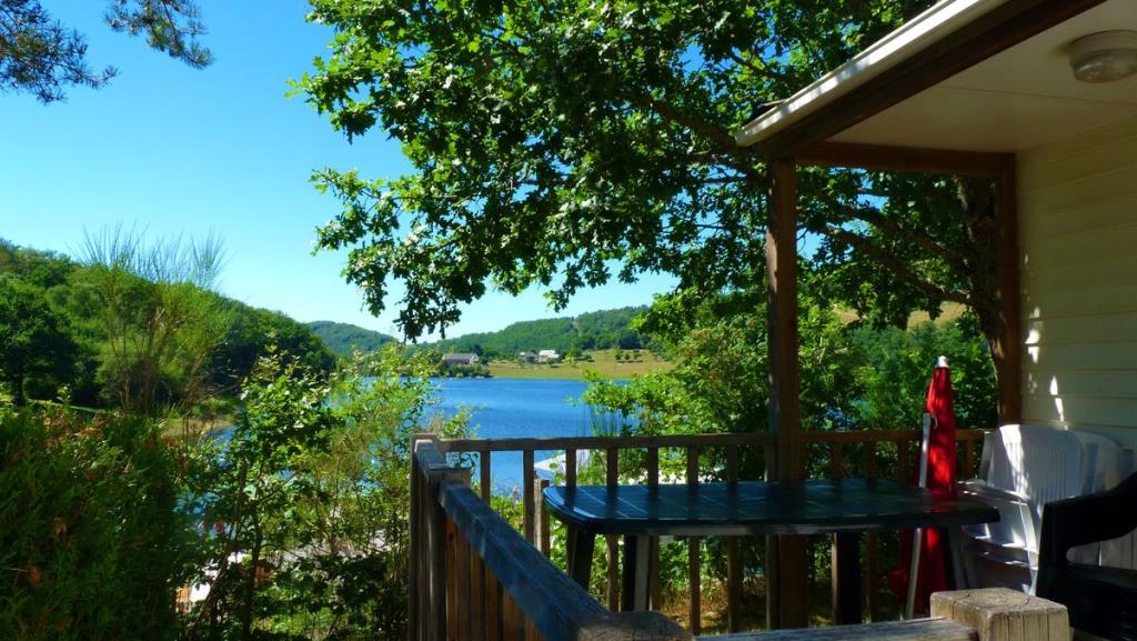 Mobilhome Selves (Avec Vue Directe Sur Le Lac) Mobilhome Selves (Avec Vue Directe Sur Le Lac)
