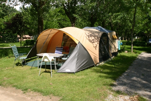 Pitch - Comfort Package (Car + Tent Or Caravan Or Camping-Car) + Electricity 6A - Camping du VIADUC