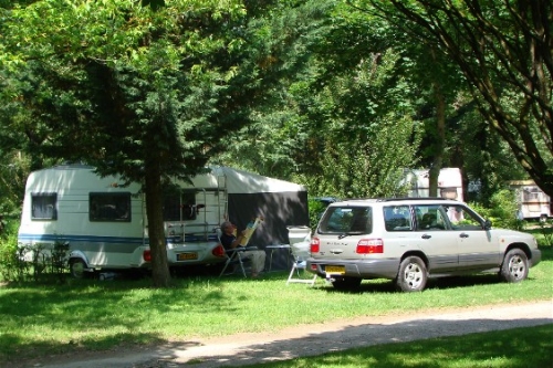 Pitch - Comfort Package (Car + Tent Or Caravan Or Camping-Car) + Electricity 6A - Camping du VIADUC