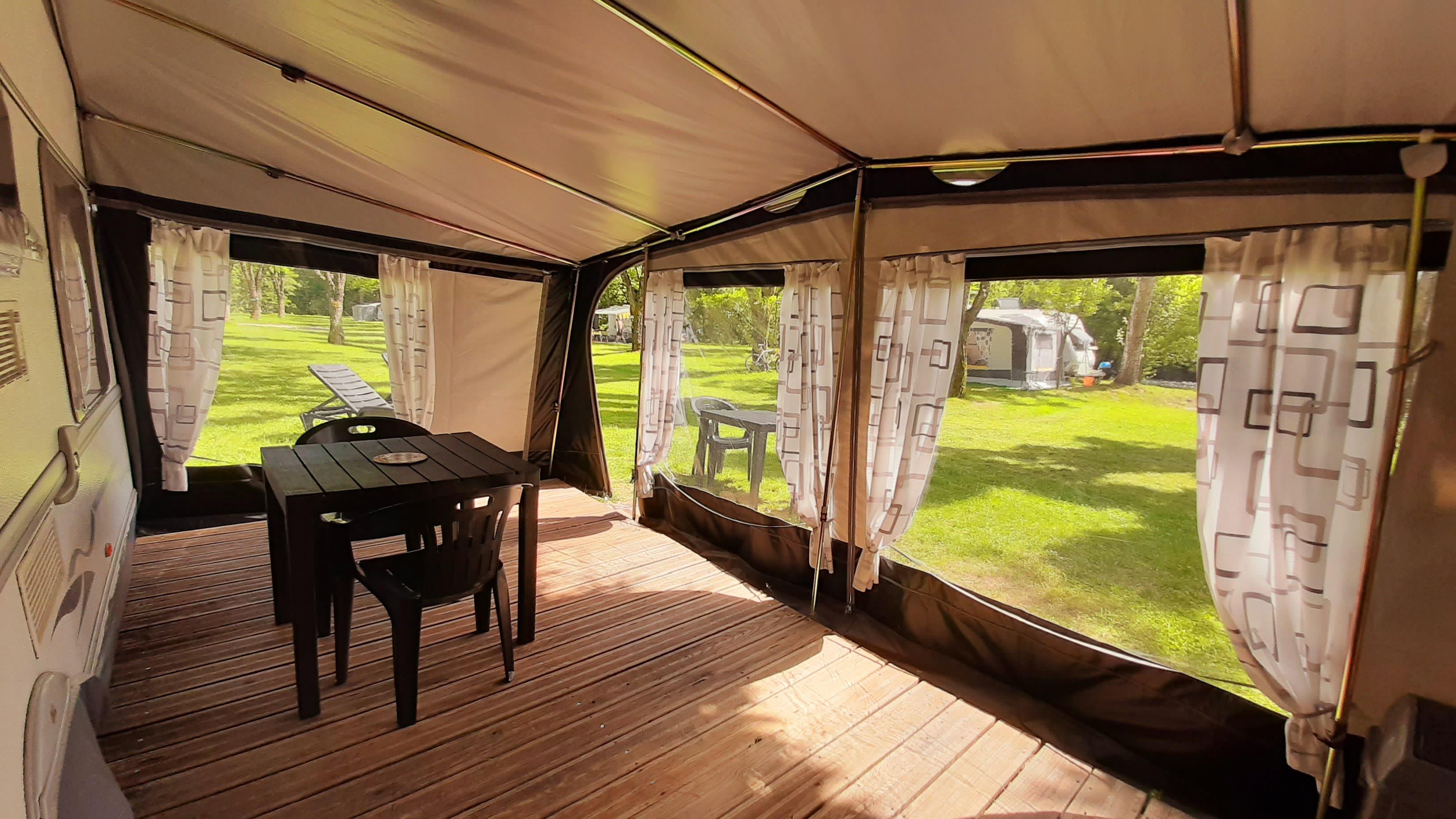 Caravane Avec Auvent Et Terrasse Bois Caravane Avec Auvent Et Terrasse Bois