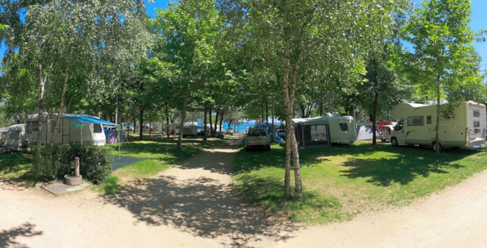 Piazzola Parziale Vista Lago 80M2 : 1 Auto + Tenda/Roulotte O 1 Camper + Elettricità 6A+Carico Acqua