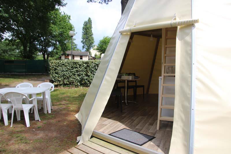 Location - Tipi 4 Pers. - 2 Chambres - Avec Wc Et Sdb - Camping L'Étang du Pays Blanc
