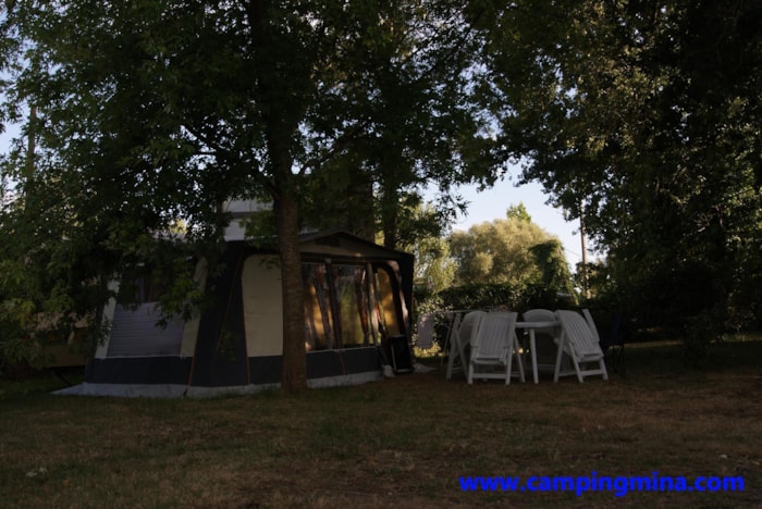 Forfait Confort (1 Tente, Caravane Ou Camping-Car / 1 Voiture / Électricité 10A)