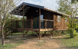 Location - Cabane Lodge Climatisée 2 Chambres - Confort Premium & Full Options - 40M2 (Terrasse Couverte 13M2) - Les Chalets de Fiolles