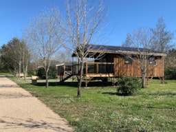 Location - Cabane Lodge Climatisée 2 Chambres - Confort Premium & Full Options - 40M2 (Terrasse Couverte 13M2) - Les Chalets de Fiolles