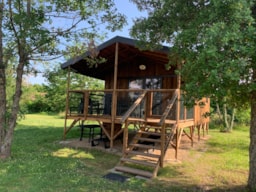 Location - Cabane Lodge Climatisée 2 Chambres - Confort Premium & Full Options - 40M2 (Terrasse Couverte 13M2) - Les Chalets de Fiolles Location - Cabane Lodge Climatisée 2 Chambres - Confort Premium & Full Options - 40M2 (Terrasse Couverte 13M2) - Les Chalets de Fiolles