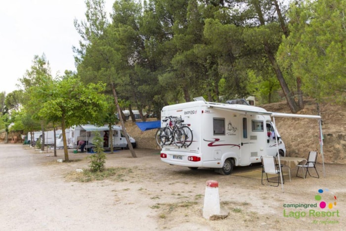 Parcela: Coche + Tienda/Caravana O Autocaravana + Electricidad