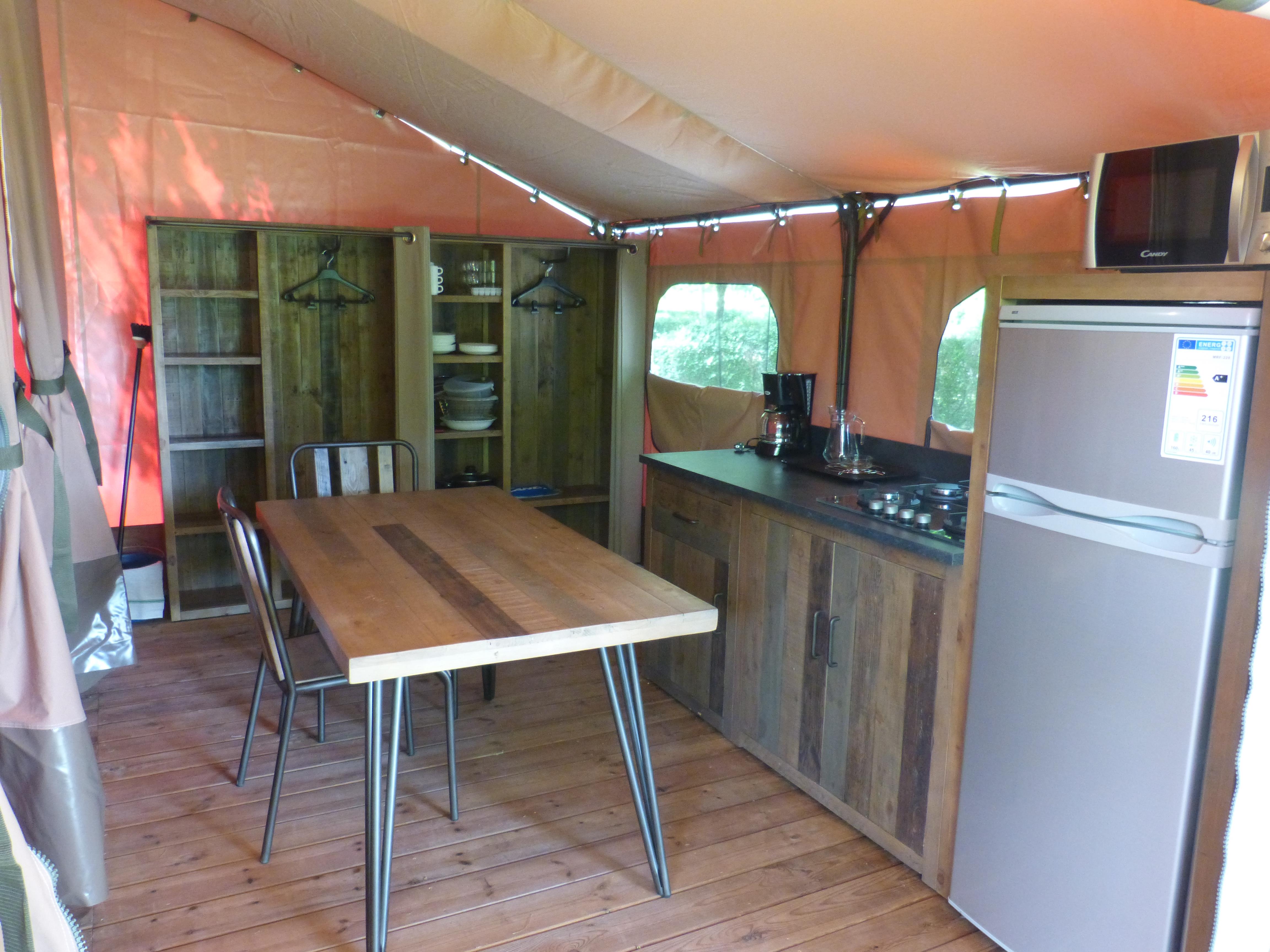 Location - Tente Lodge Victoria 20M² + 10M² Terrasse Couverte - Camping LE CLOS DE LA LERE