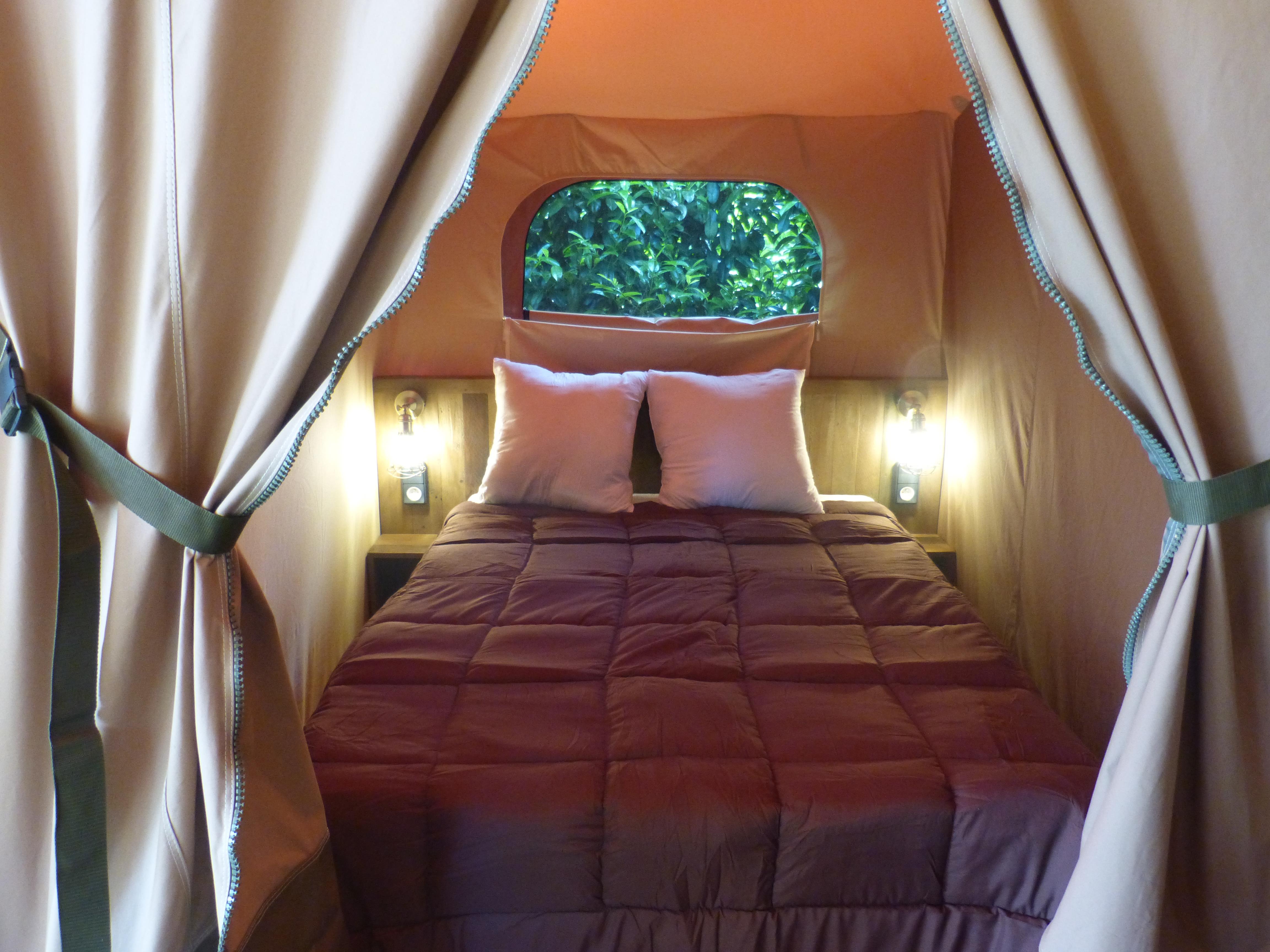 Location - Tente Lodge Victoria 20M² + 10M² Terrasse Couverte - Camping LE CLOS DE LA LERE