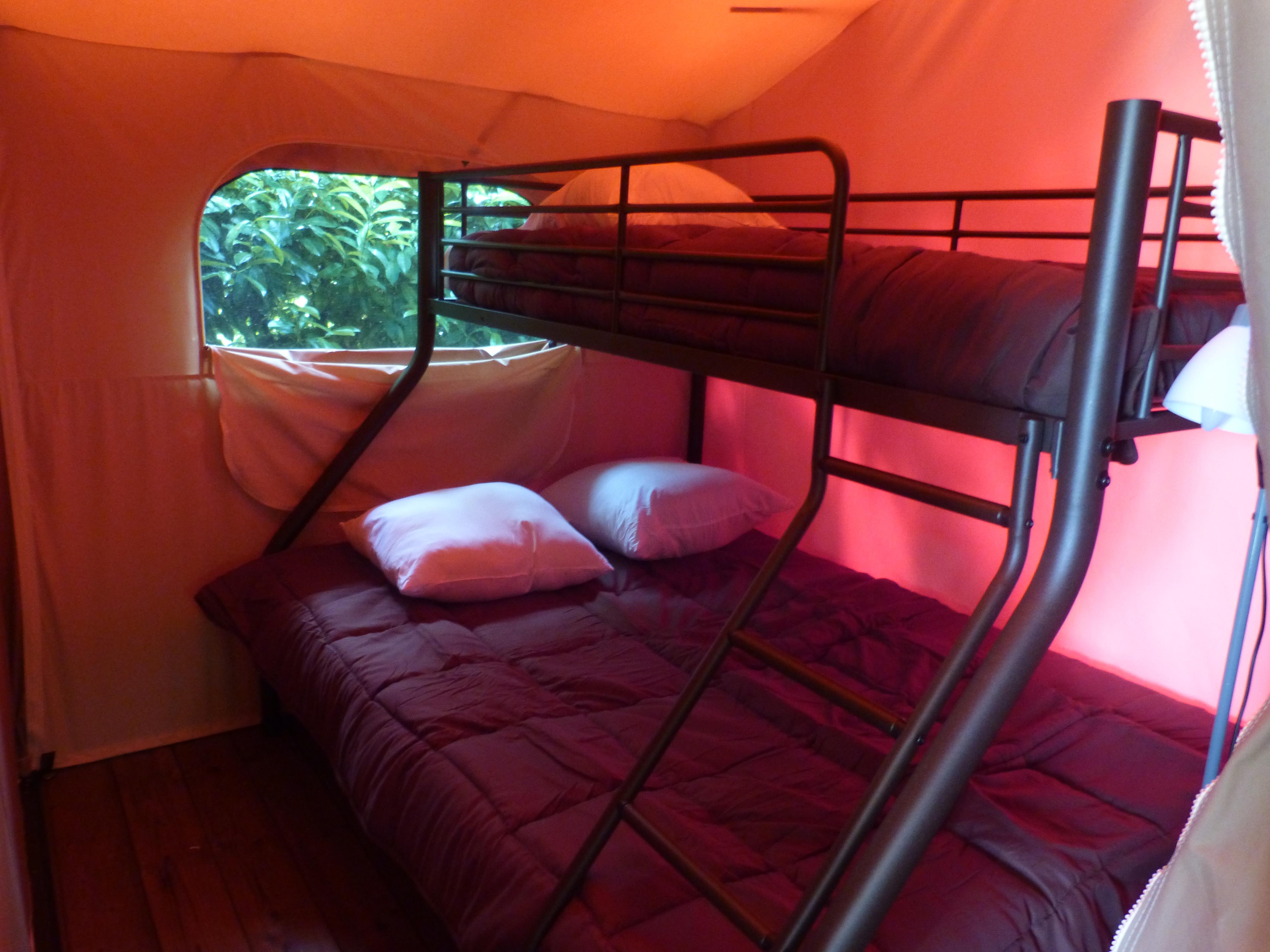 Location - Tente Lodge Victoria 20M² + 10M² Terrasse Couverte - Camping LE CLOS DE LA LERE