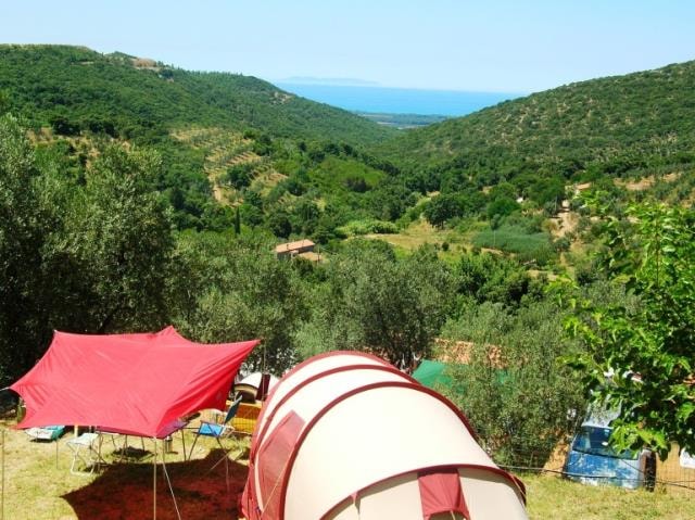 Piazzola : Auto + Tenda/Roulotte O Camper + Elettricità + Raccordo All'acqua Corrente / Scarico