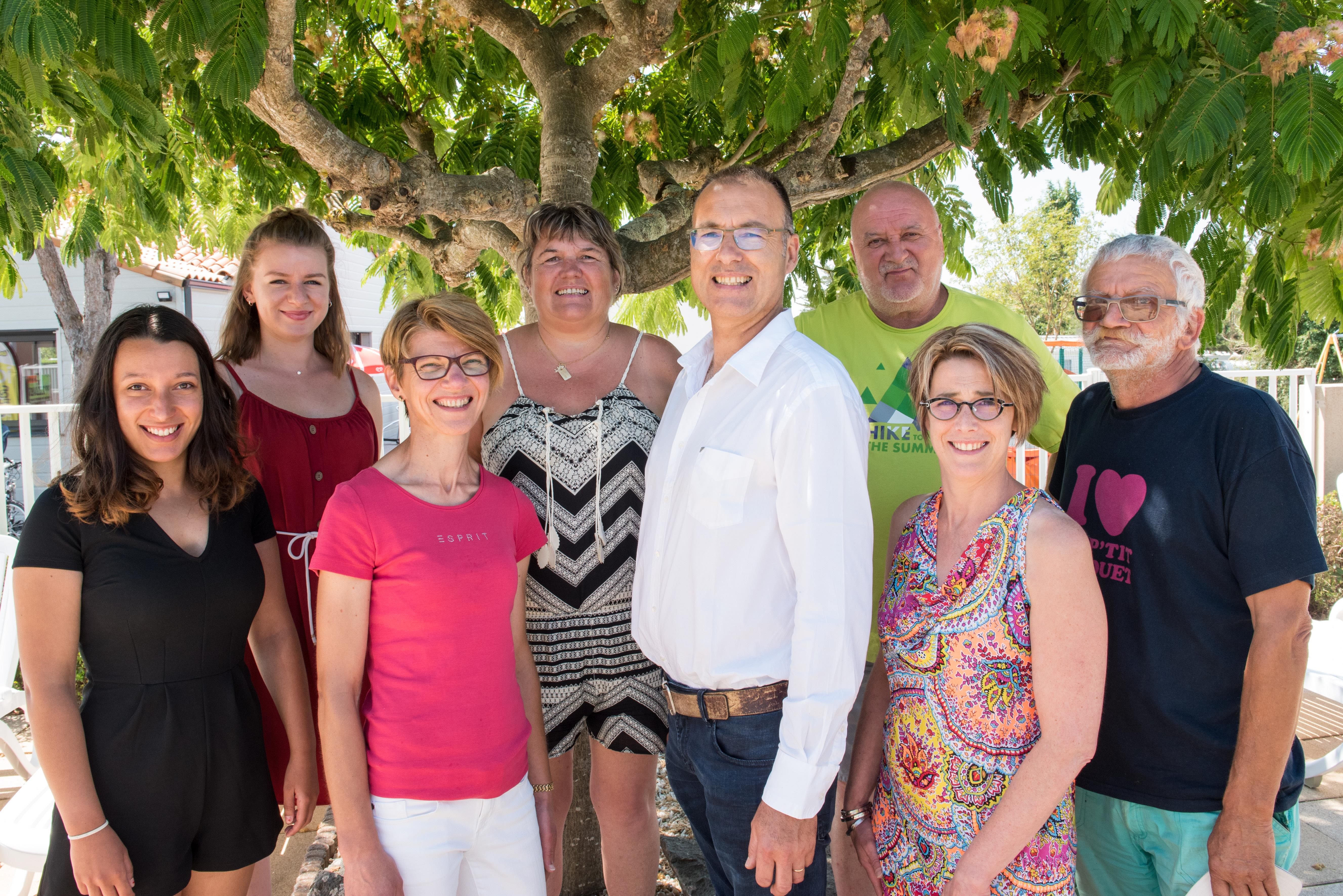 Equipe d'accueil Flower Camping Cabestan - Bretignolles Sur Mer Equipe d'accueil Flower Camping Cabestan - Bretignolles Sur Mer