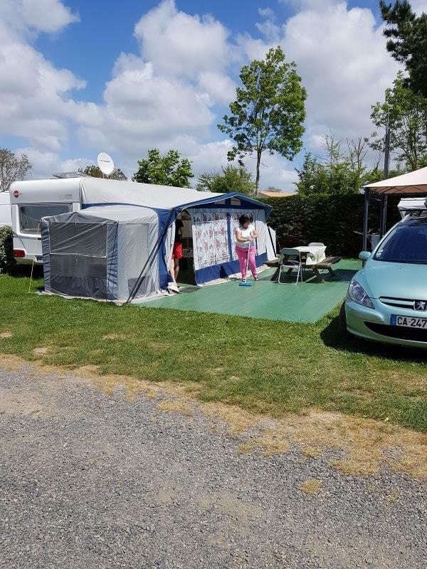 Forfait Confort / Coche / Tienda / Caravana O Autocaravana / Electricidad 16A Forfait Confort / Coche / Tienda / Caravana O Autocaravana / Electricidad 16A