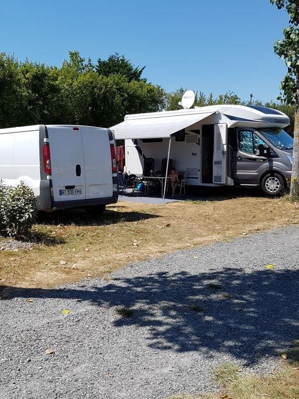 Forfait Confort / Coche / Tienda / Caravana O Autocaravana / Electricidad 16A