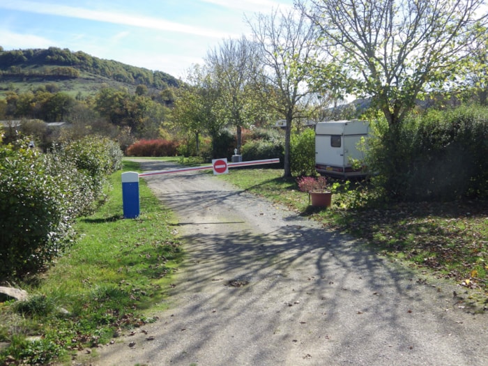 Forfait Confort : Emplacement Tente Ou Caravane + Électricité 12A + Véhicule