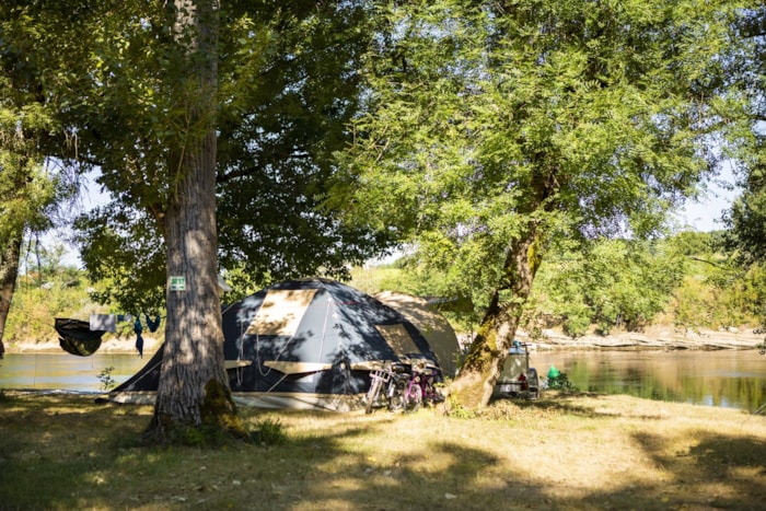 Pitch River For Tent From 80 Up To 125M2. Extra, Transition Area To The River.