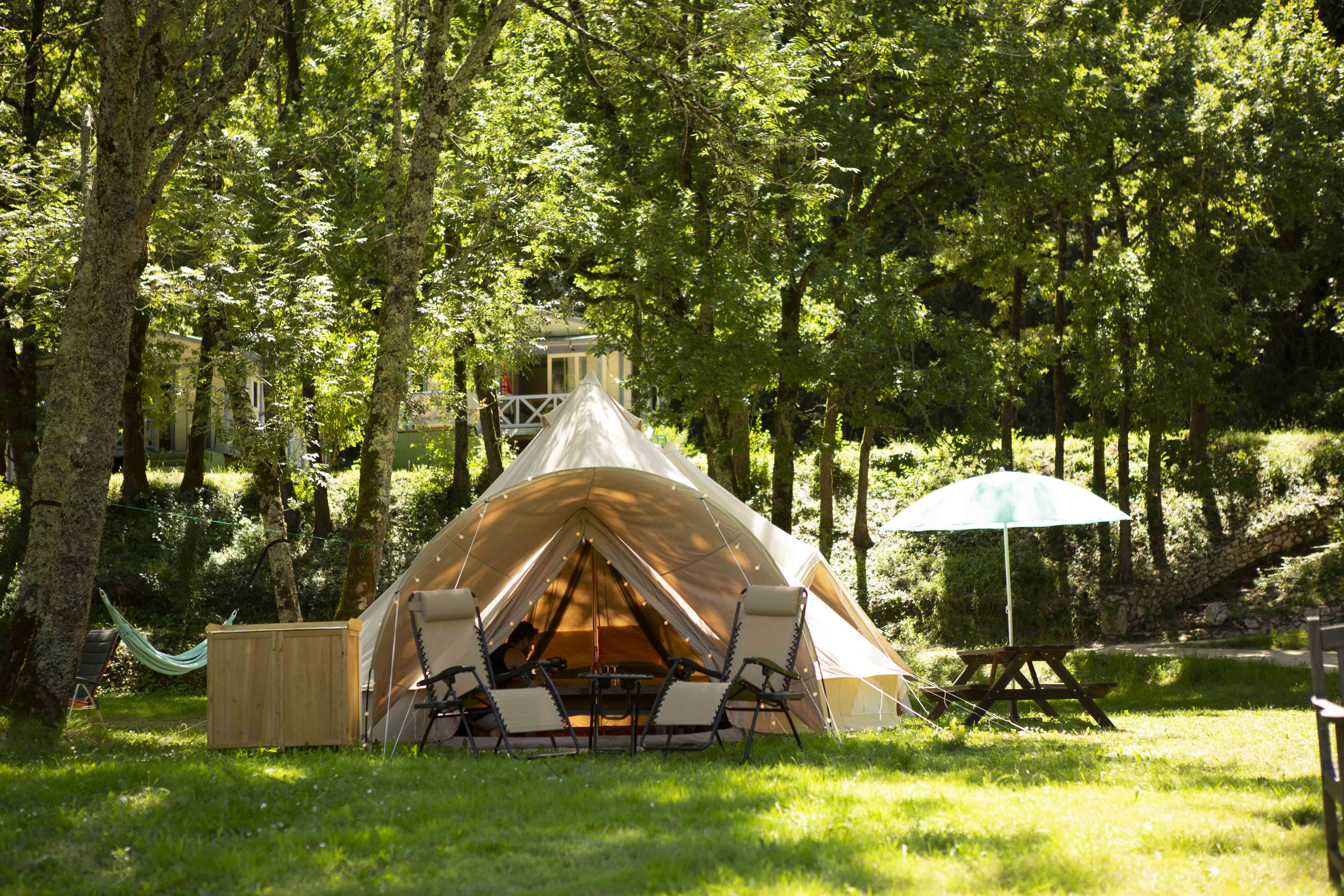 Location - Deux Tentes Bell 6 Pers. (2+4) Vrais Lits, Ca 40M2 2X20, Haut 3. Directement À La Rivière Lot - CAMPING LE CLOS BOUYSSAC