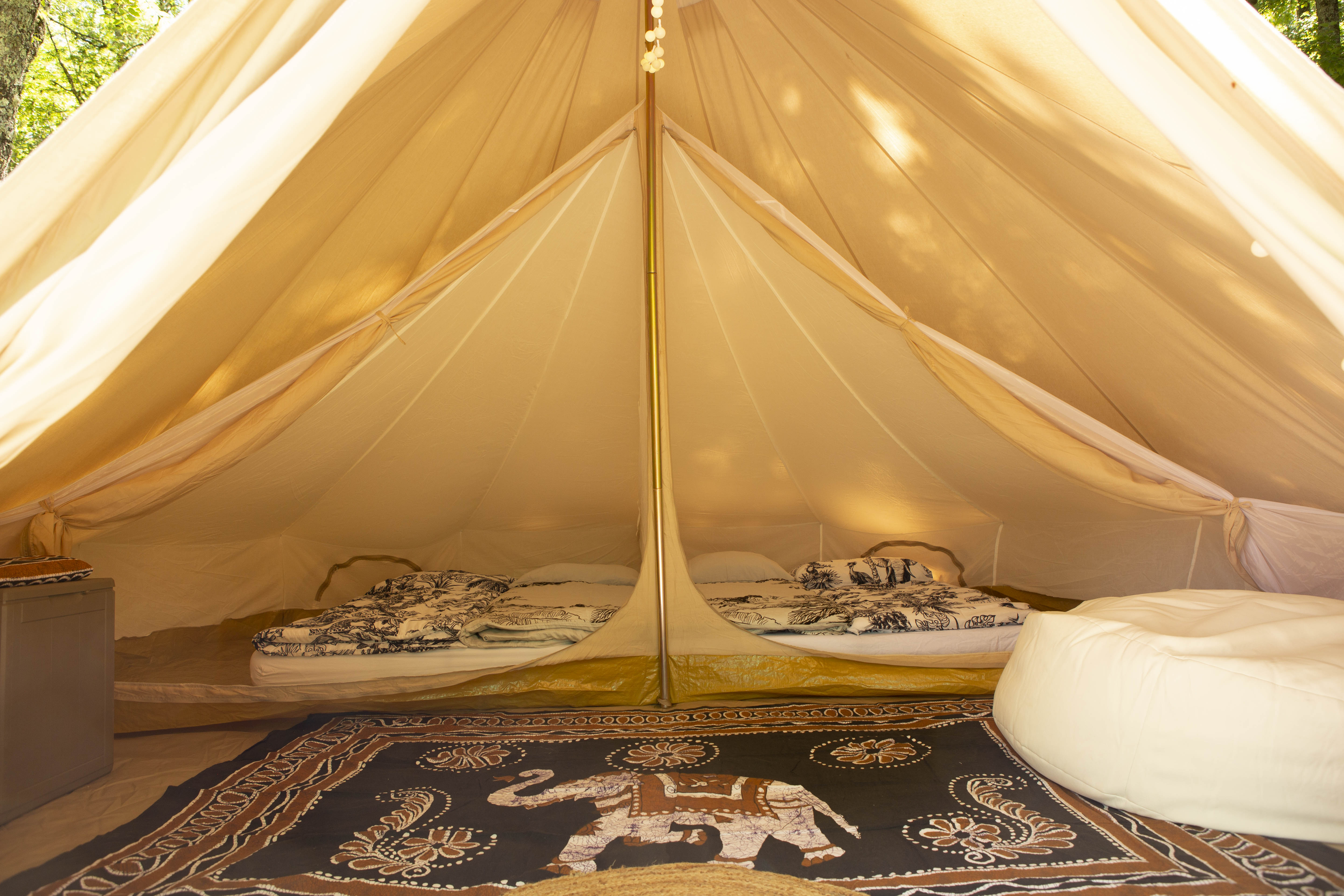 Location - Deux Tentes Bell 6 Pers. (2+4) Vrais Lits, Ca 40M2 2X20, Haut 3. Directement À La Rivière Lot - CAMPING LE CLOS BOUYSSAC