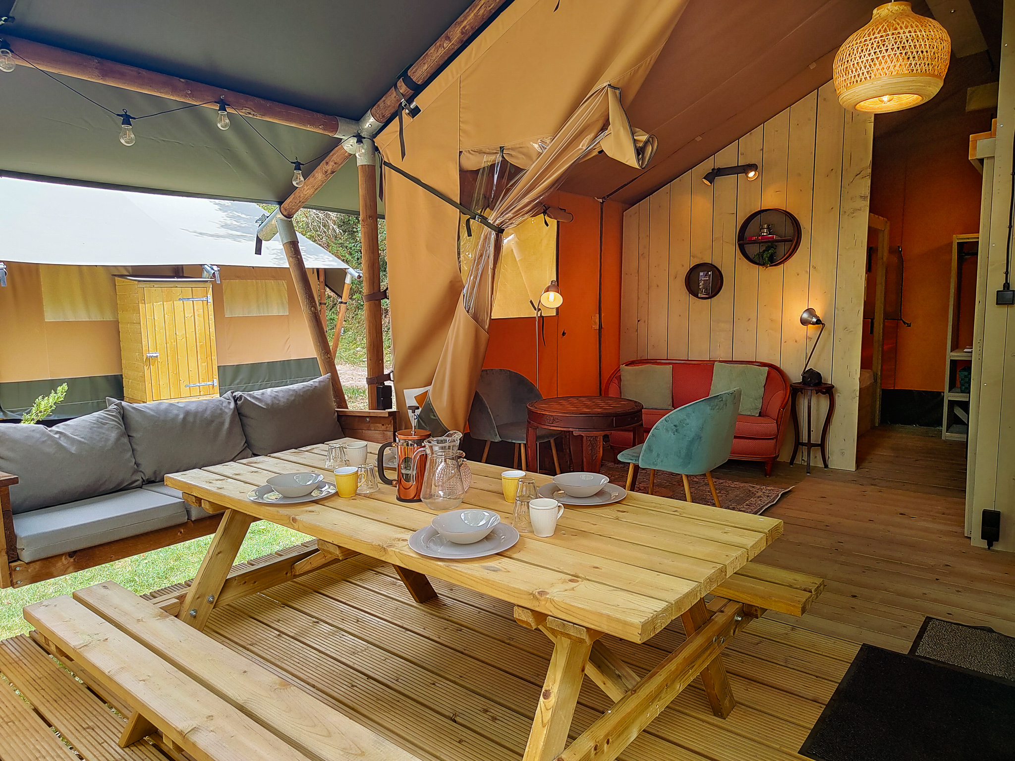 Location - Tente Safari, 4 Personnes Avec Sanitaires Privatifs. - CAMPING LE CLOS BOUYSSAC