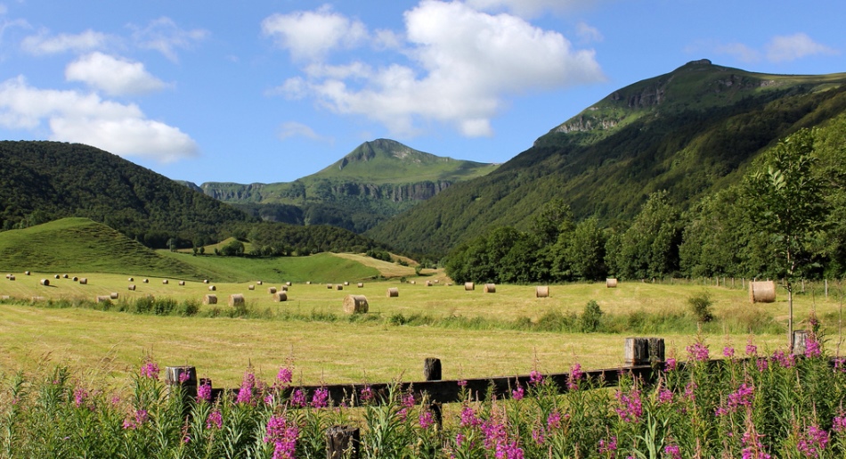 Campsites Cantal France Book Your Camping Holidays In Cantal