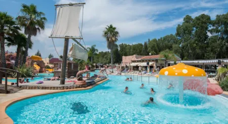 Camping sur la Côte d'Azur avec parc aquatique - CampingDirect - Image n°1