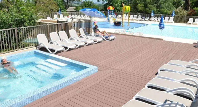 Camping Aveyron avec piscine - CampingDirect - Image n°2