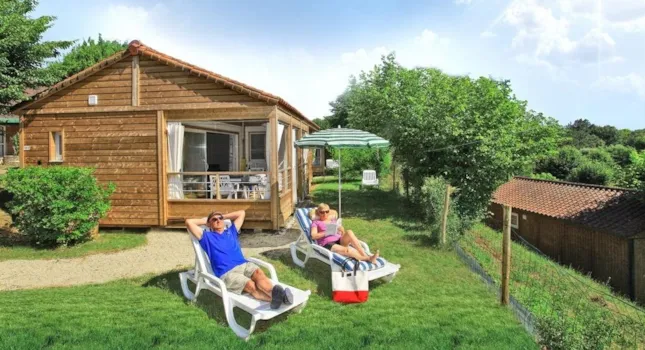 Camping Dordogne avec piscine chauffée - CampingDirect - Image n°1