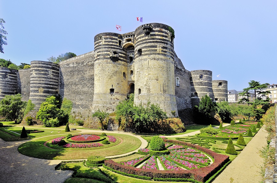 Campez sur de beaux et vastes emplacements - Camping d'Angers