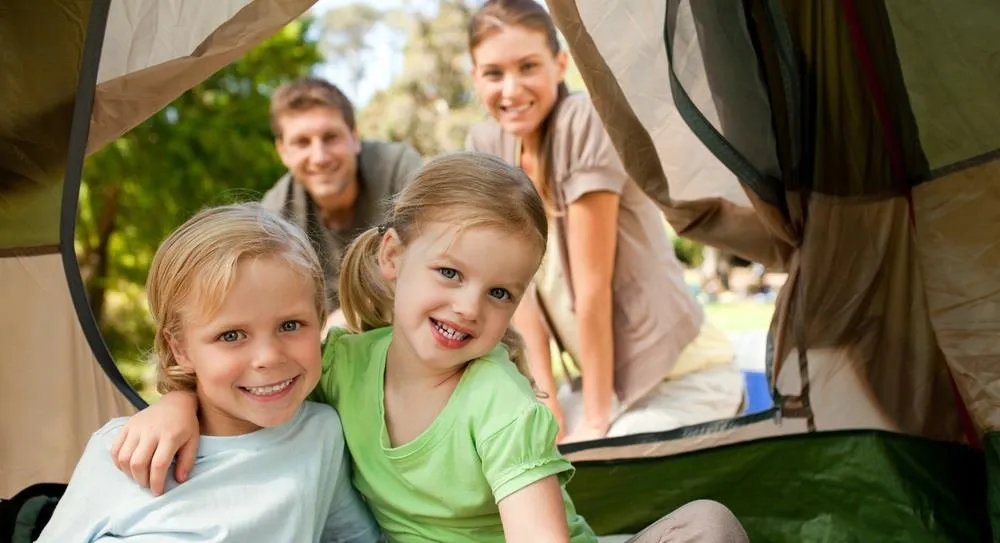 camping Imperia famille en tente