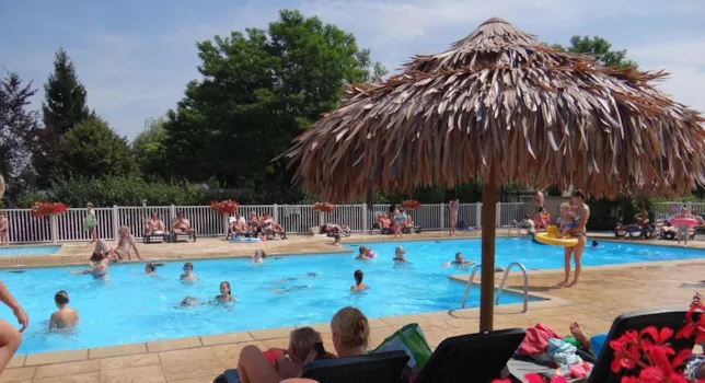 Camping Rhône Alpes avec piscine - CampingDirect - Image n°2