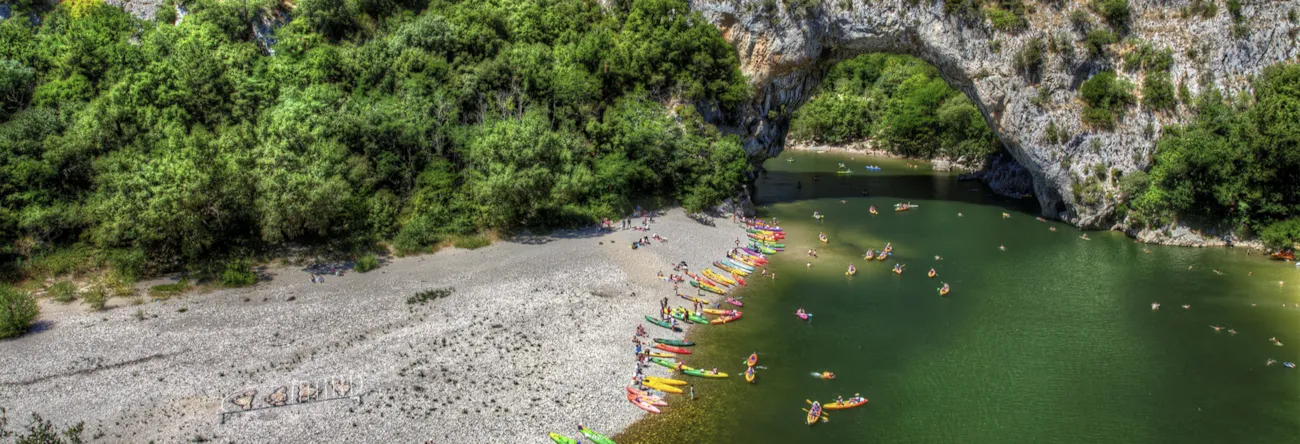Kanufahrer auf dem Fluss Ardèche