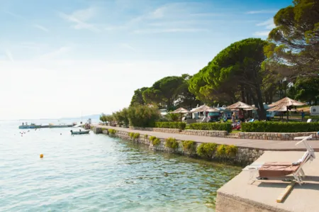 Campingplatz an der Küste von Rab in Kroatien