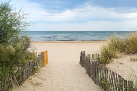 Sandstrand mit Blick auf das Meer
