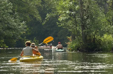 Kayakfahrer auf einem Fluss