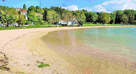 Camping Clairvaux-les-Lacs - CampingDirect - Image n°1