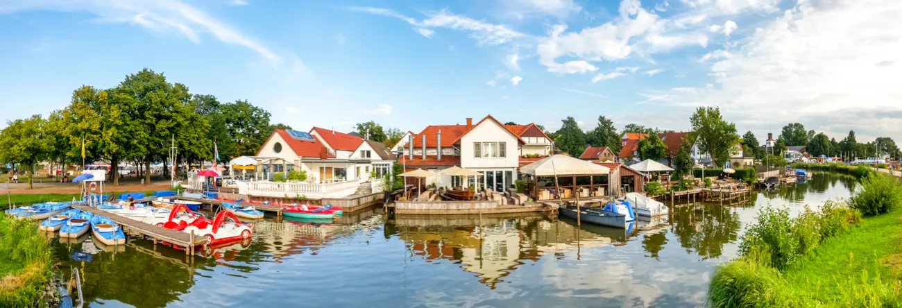 Häuseransicht am Steinhuder Meer in Deutschland